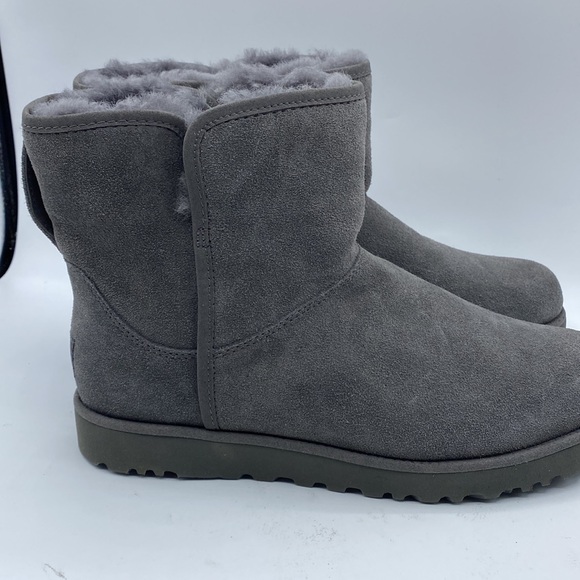 UGG CORY‎ I CHARCOAL SUEDE
BOOTIE - Picture 1 of 8